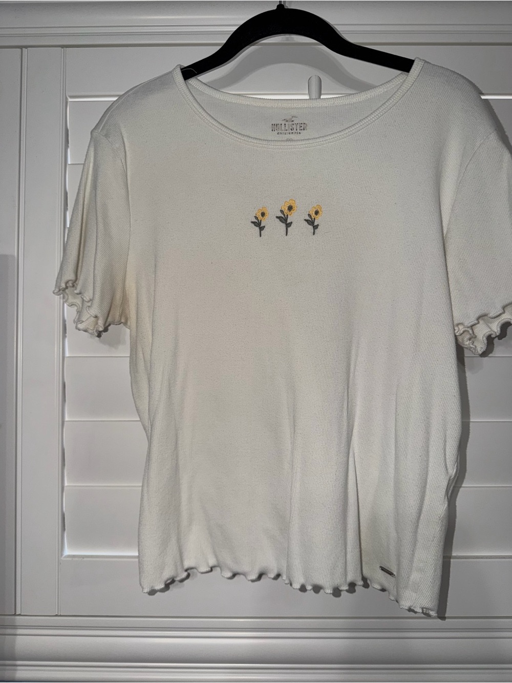 Hollister Cream Short Sleeve Tee with Yellow Flower Embroidery